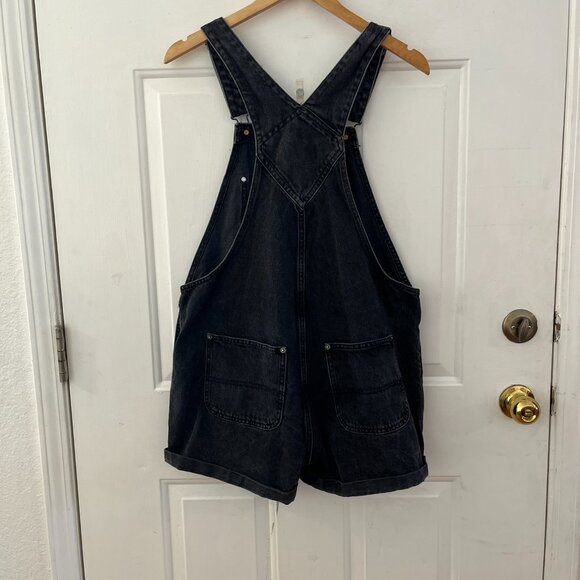 Old Navy Woman's Black Slouchy Shortie Washed Coal Jean Overall Shorts Sz Med - Picture 3 of 8